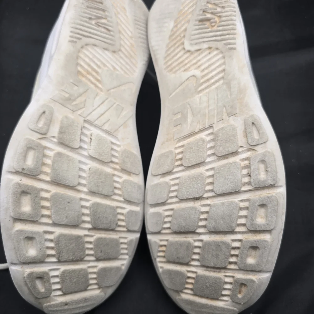 Nike White Sneakers with Air‎ Max Cushioning